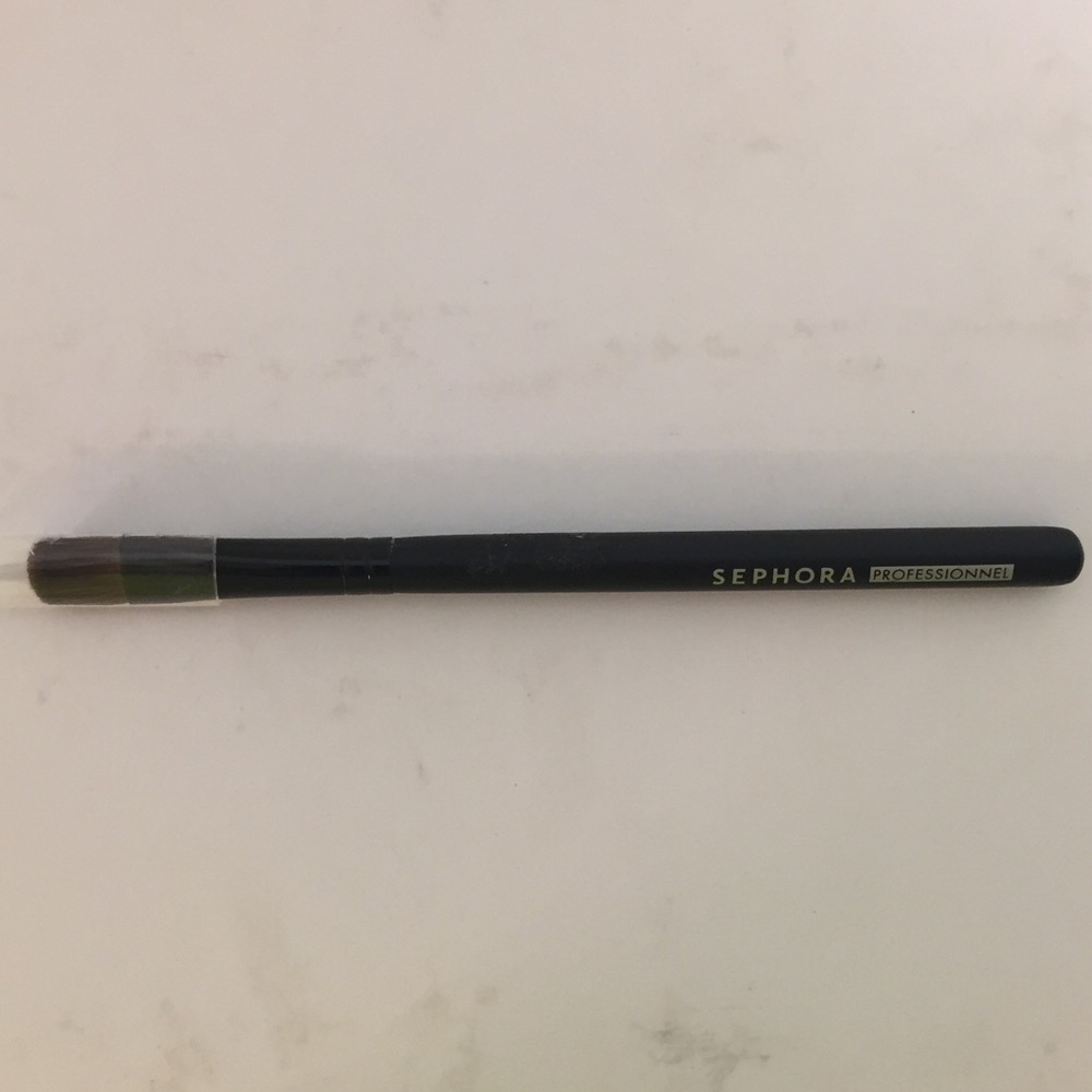 LAST PRICE ⬇️ BNIP Sephora All-Over Shadow Brush